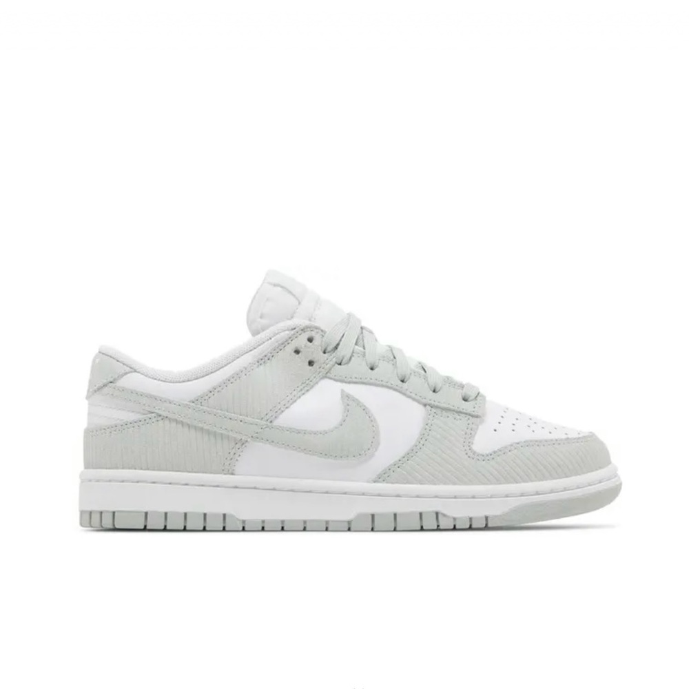 Nike Low-Top Sneakers in White and Light Gray
